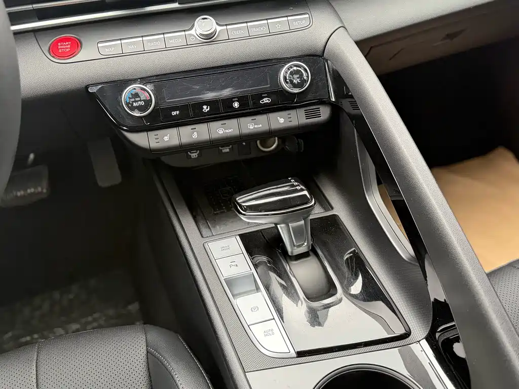 Hyundai Hyundai Elantra 2023 1.5L CVT LUX 2024 - thumbnail 10