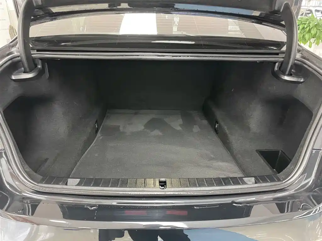 BMW BMW 7 Series 2019 Facelift 740Li xDrive Executive M Sport Package 2020 - thumbnail 30