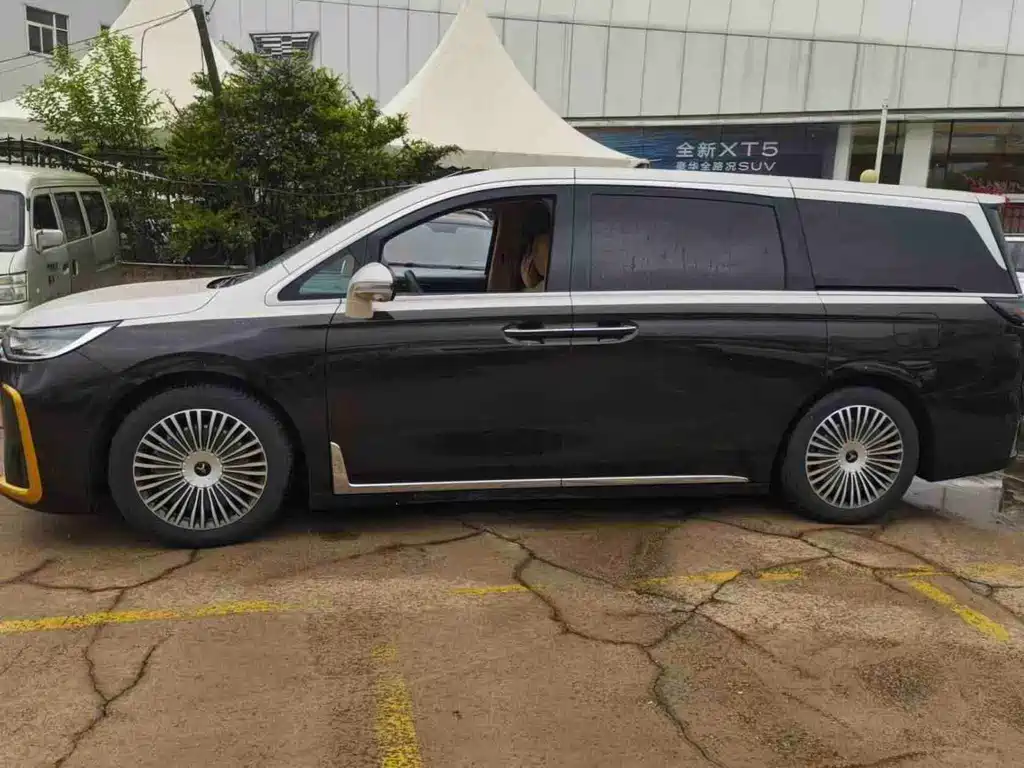 Voyah Voyah Dreamer 2025 PHEV AWD Flagship Kunpeng Edition 2024 - thumbnail 2
