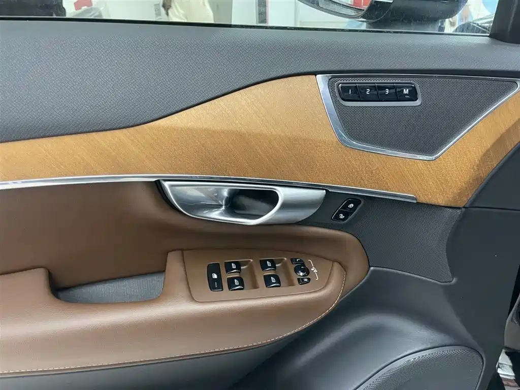 Volvo Volvo XC90 2024 B6 Momentum 7-Seater 2024 - thumbnail 10