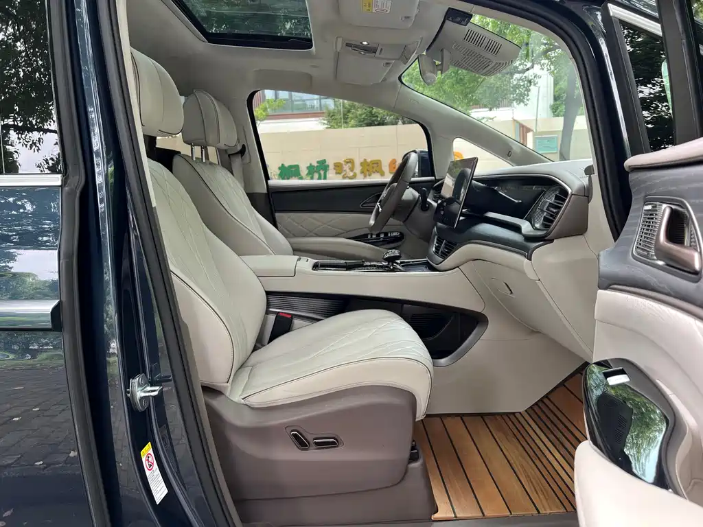 Denza Denza D9 2022 DM-i 970 AWD Flagship 2024 - thumbnail 11