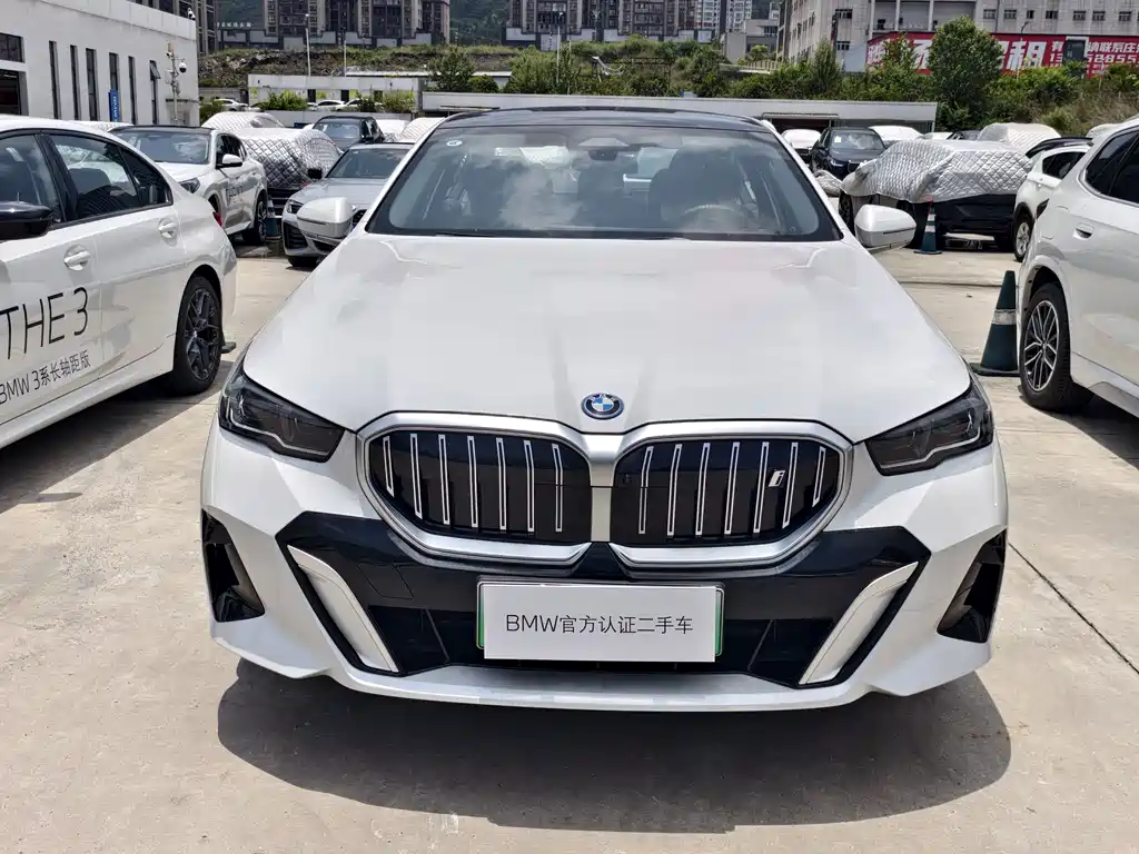 BMW BMW i5 eDrive 40L Luxury Line 2025 - thumbnail 2