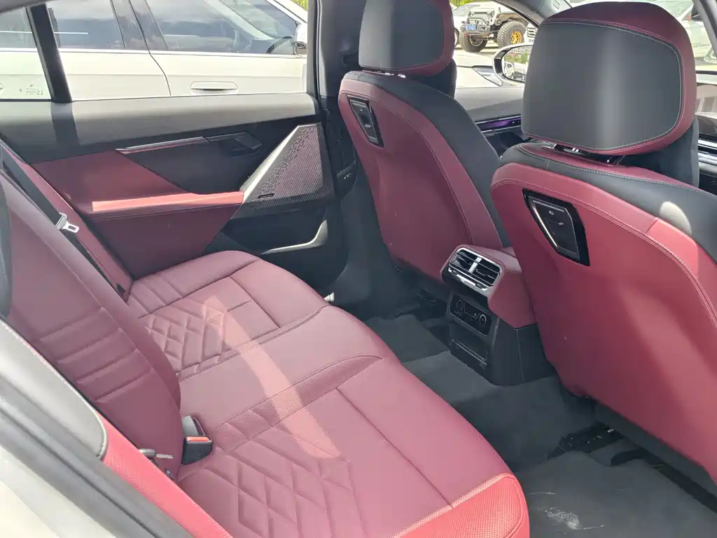 BMW BMW i5 eDrive 40L Luxury Line 2025 - thumbnail 3