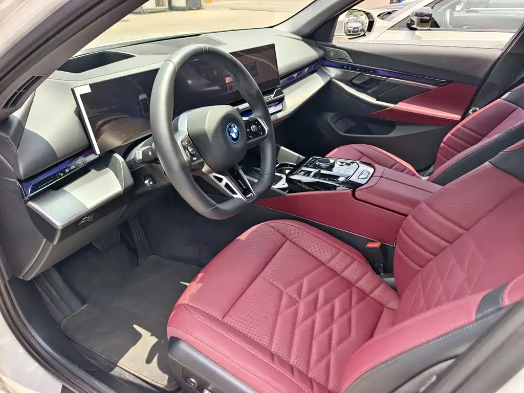 BMW BMW i5 eDrive 40L Luxury Line 2025 - thumbnail 4