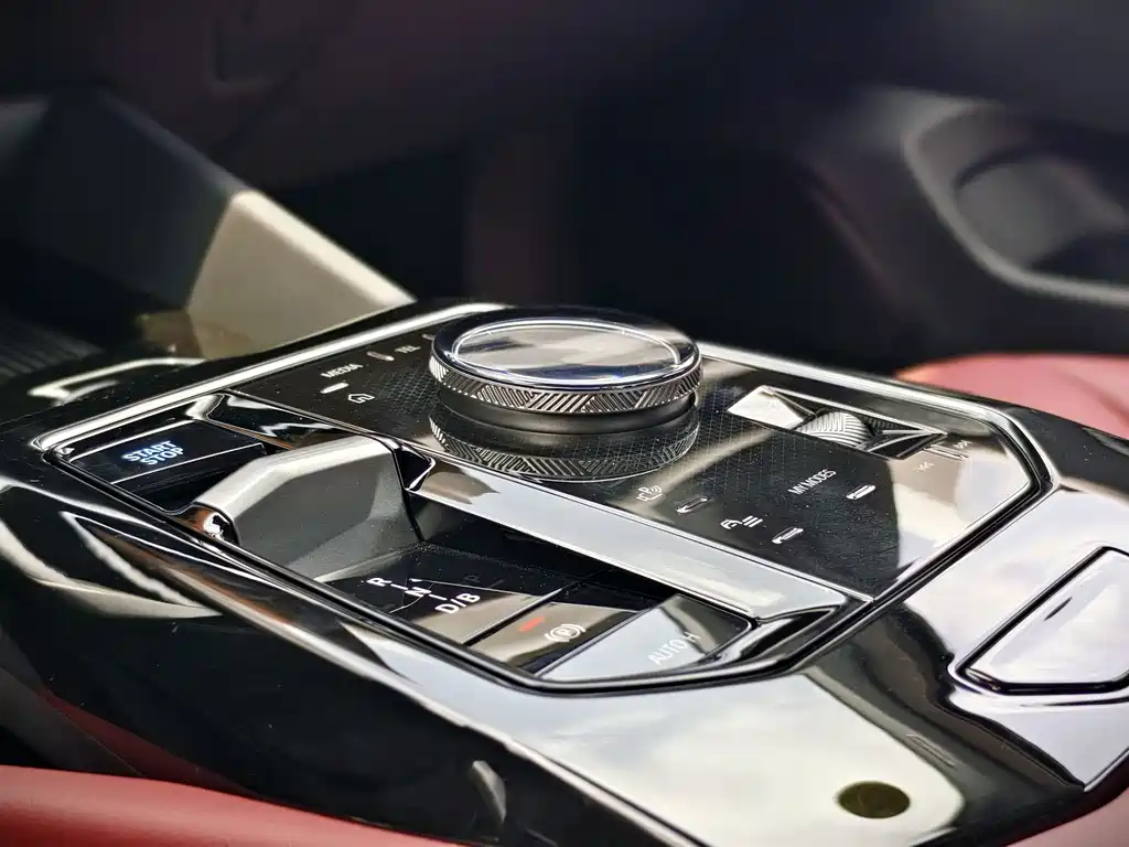 BMW BMW i5 eDrive 40L Luxury Line 2025 - thumbnail 5