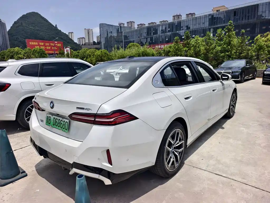 BMW BMW i5 eDrive 40L Luxury Line 2025 - thumbnail 7