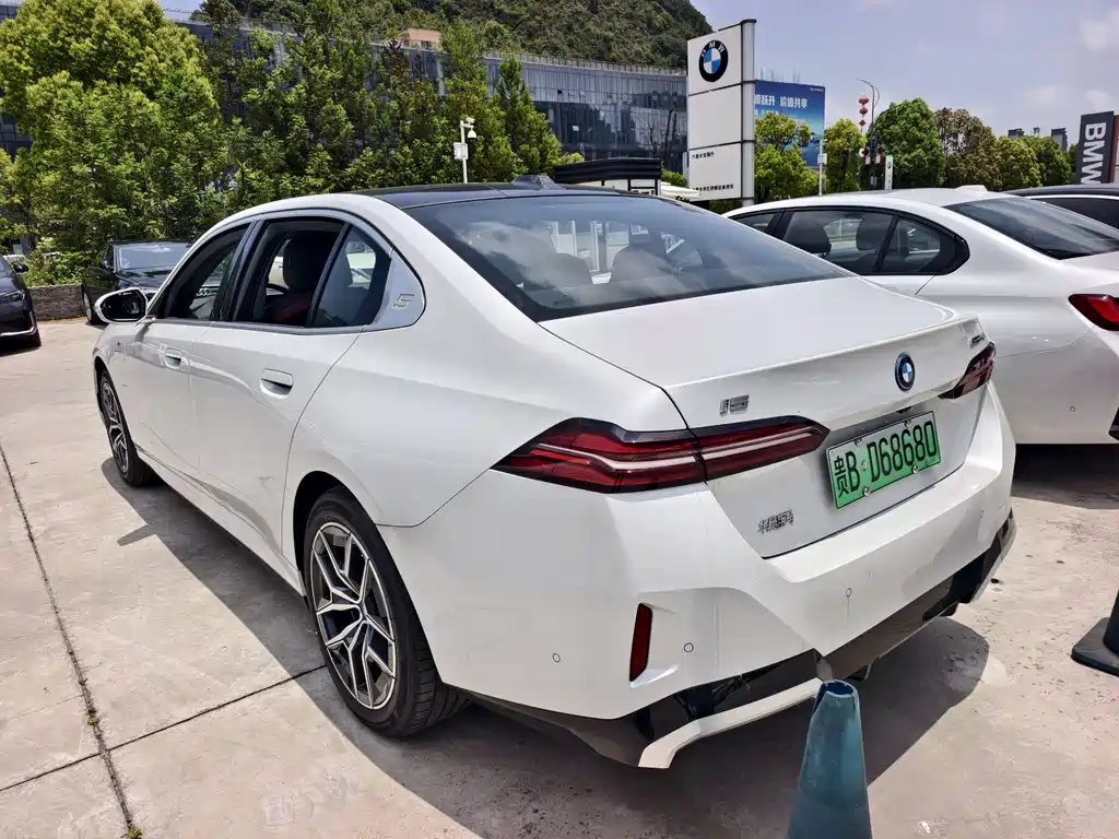 BMW BMW i5 eDrive 40L Luxury Line 2025 - thumbnail 8