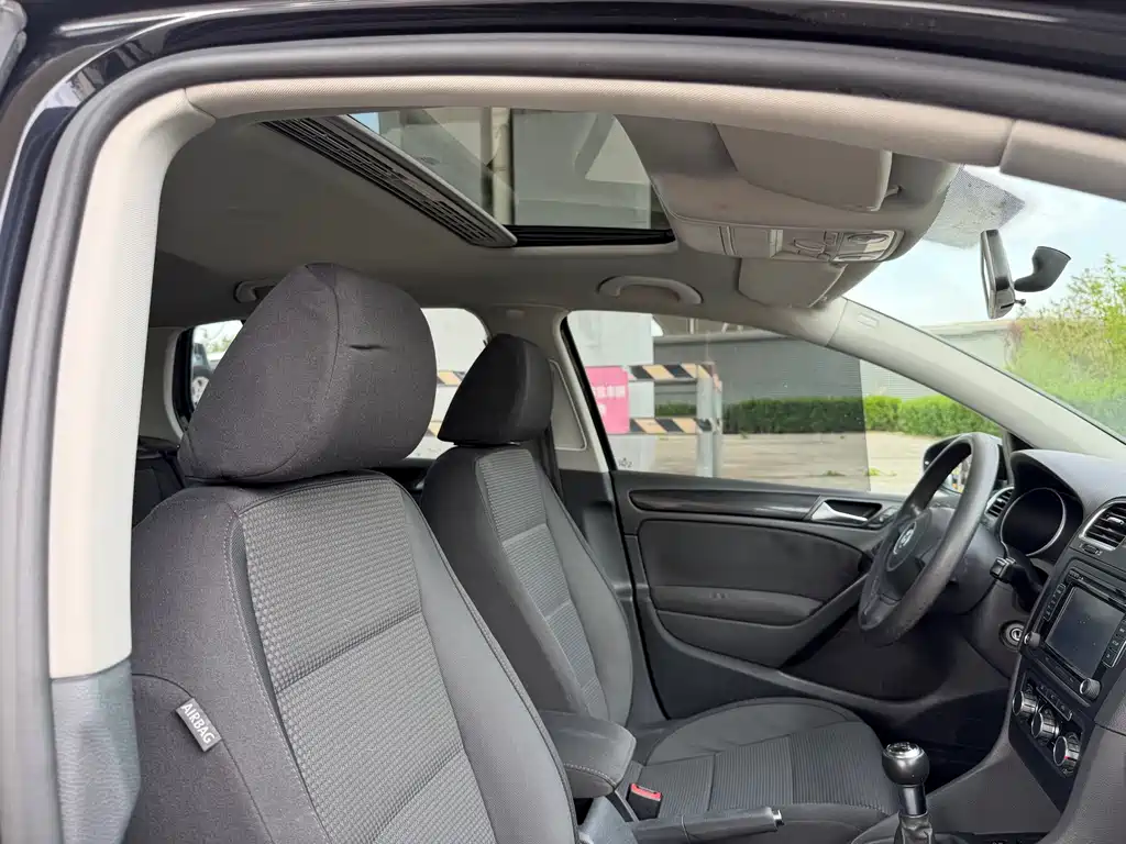 Volkswagen Golf 2010 1.4TSI Manual Comfort 2010 - thumbnail 17
