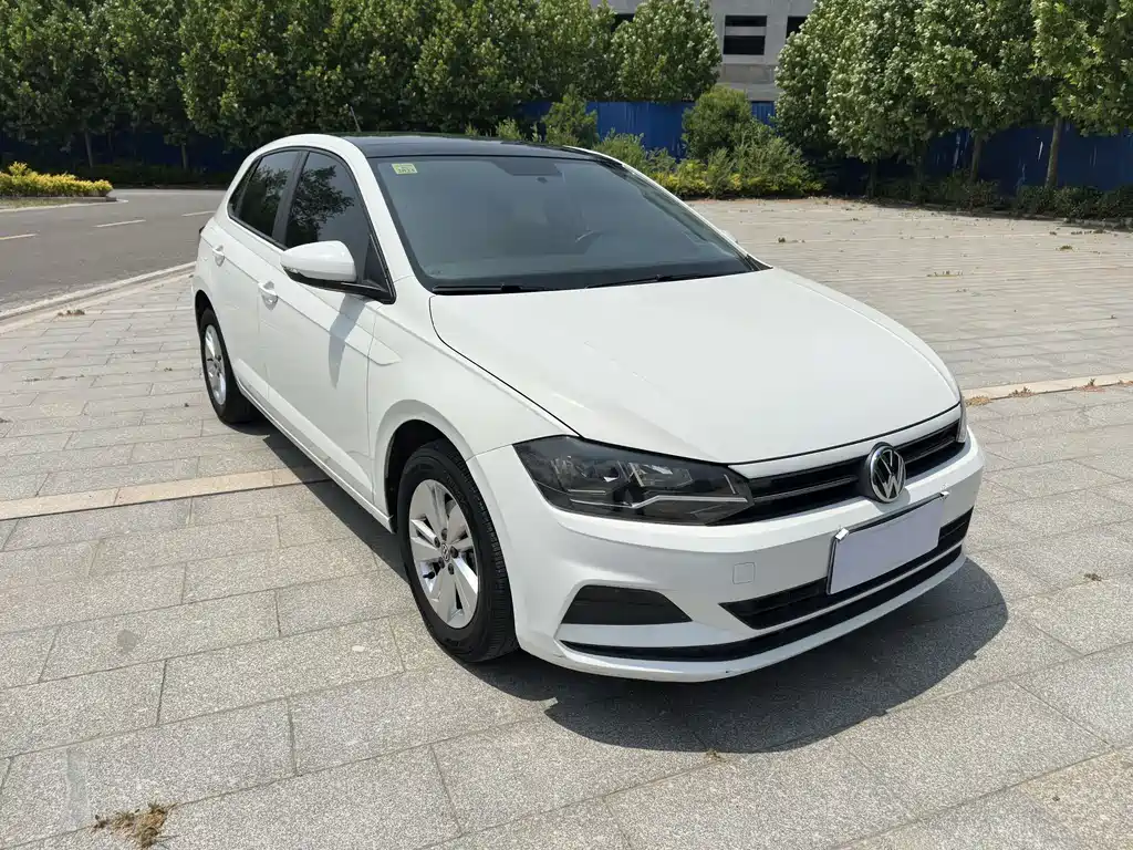 Volkswagen Polo 2019 Plus 1.5L Automatic Colorful Tech Edition 2019 - thumbnail 3