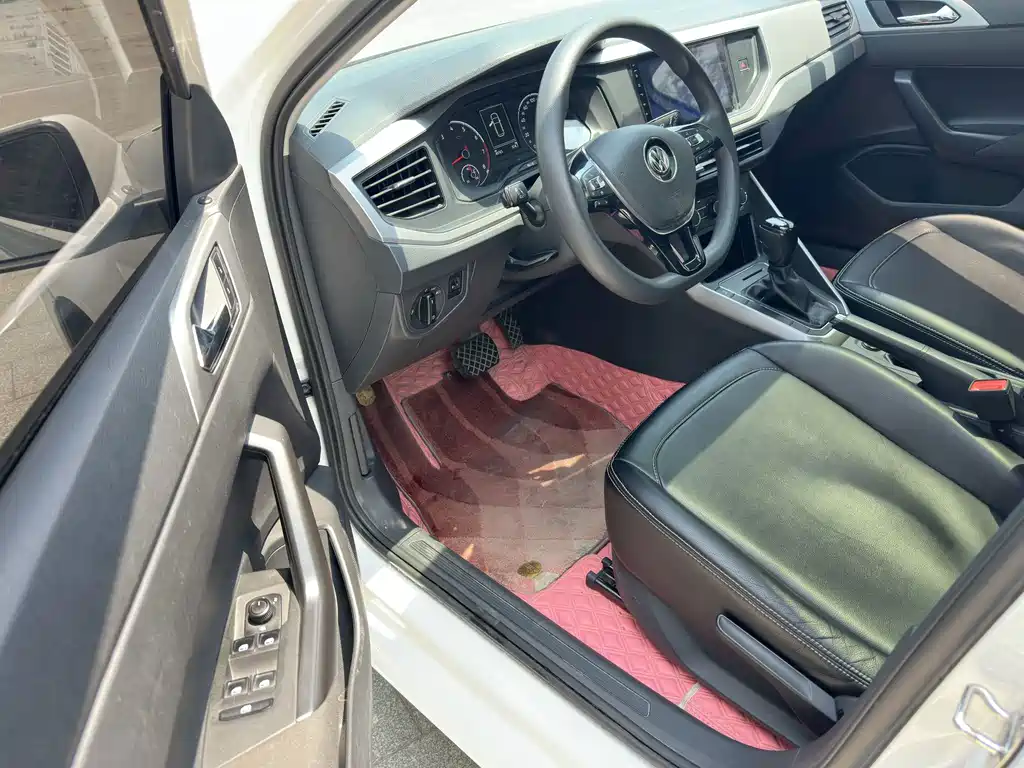 Volkswagen Polo 2019 Plus 1.5L Automatic Colorful Tech Edition 2019 - thumbnail 5