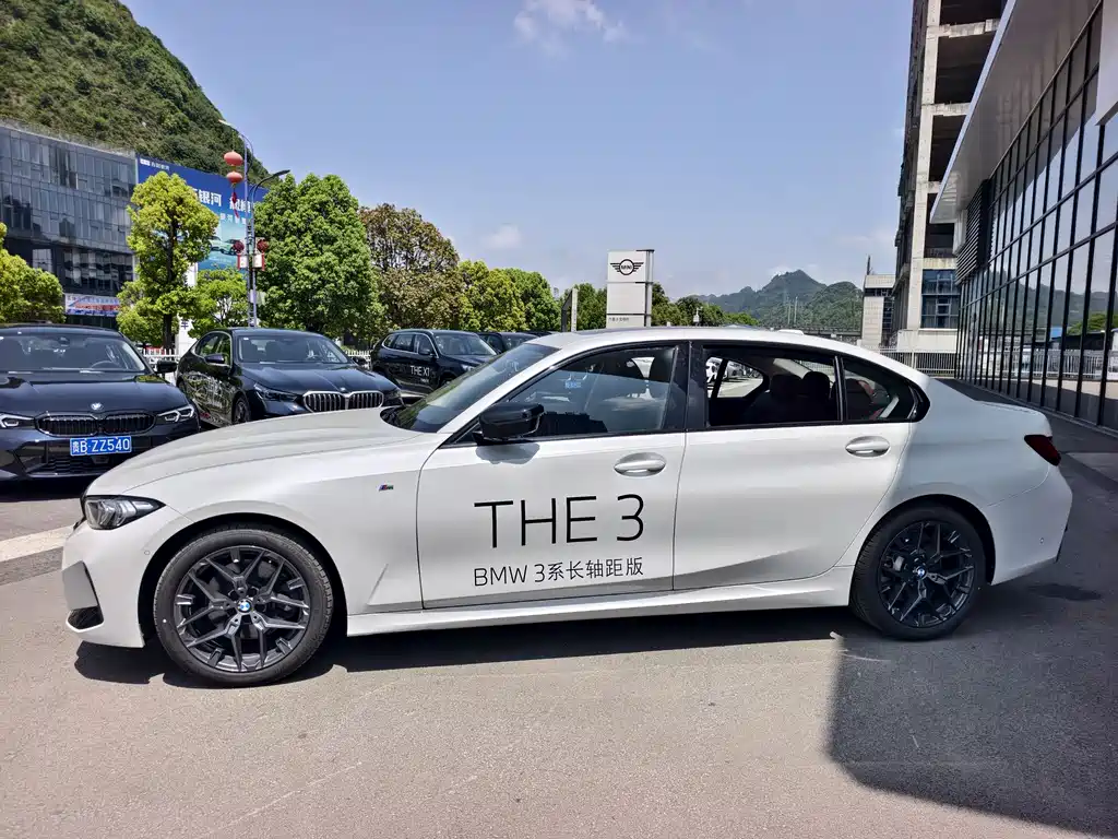 BMW BMW 3 Series 2025 330Li M Sport Night Edition 2024 - thumbnail 3