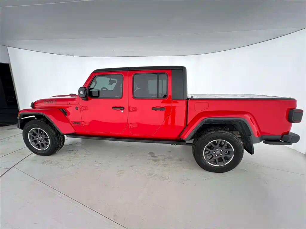 Jeep 2022 Jeep Gladiator 3.6L Launch Edition 2023 - thumbnail 5