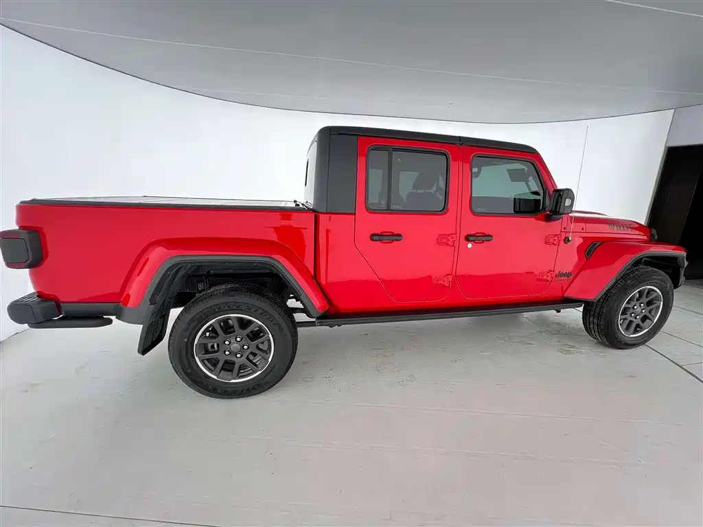 Jeep 2022 Jeep Gladiator 3.6L Launch Edition 2023 - thumbnail 7