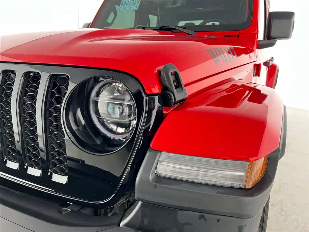 Jeep 2022 Jeep Gladiator 3.6L Launch Edition 2023 - thumbnail 8