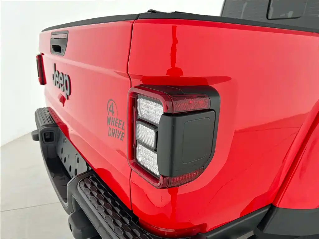 Jeep 2022 Jeep Gladiator 3.6L Launch Edition 2023 - thumbnail 9