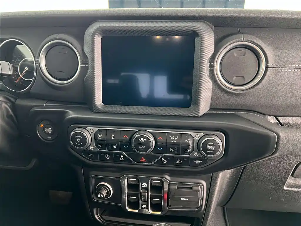 Jeep 2022 Jeep Gladiator 3.6L Launch Edition 2023 - thumbnail 15