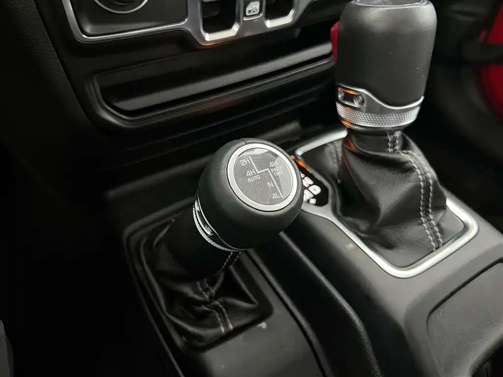 Jeep 2022 Jeep Gladiator 3.6L Launch Edition 2023 - thumbnail 19