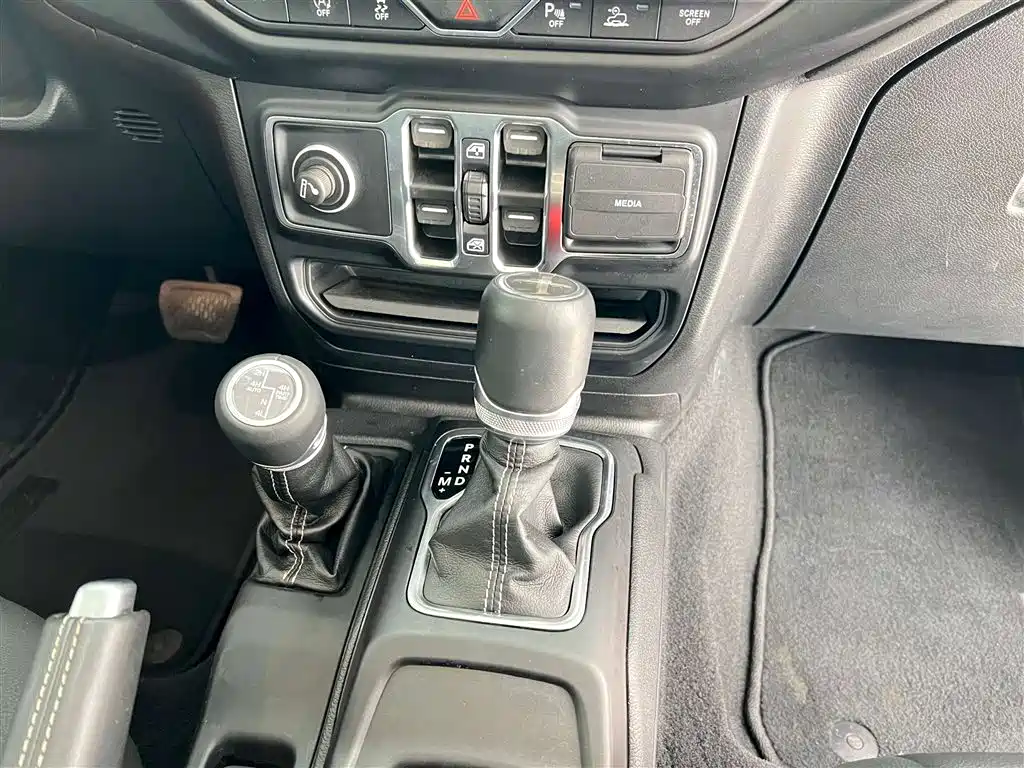 Jeep 2022 Jeep Gladiator 3.6L Launch Edition 2023 - thumbnail 26