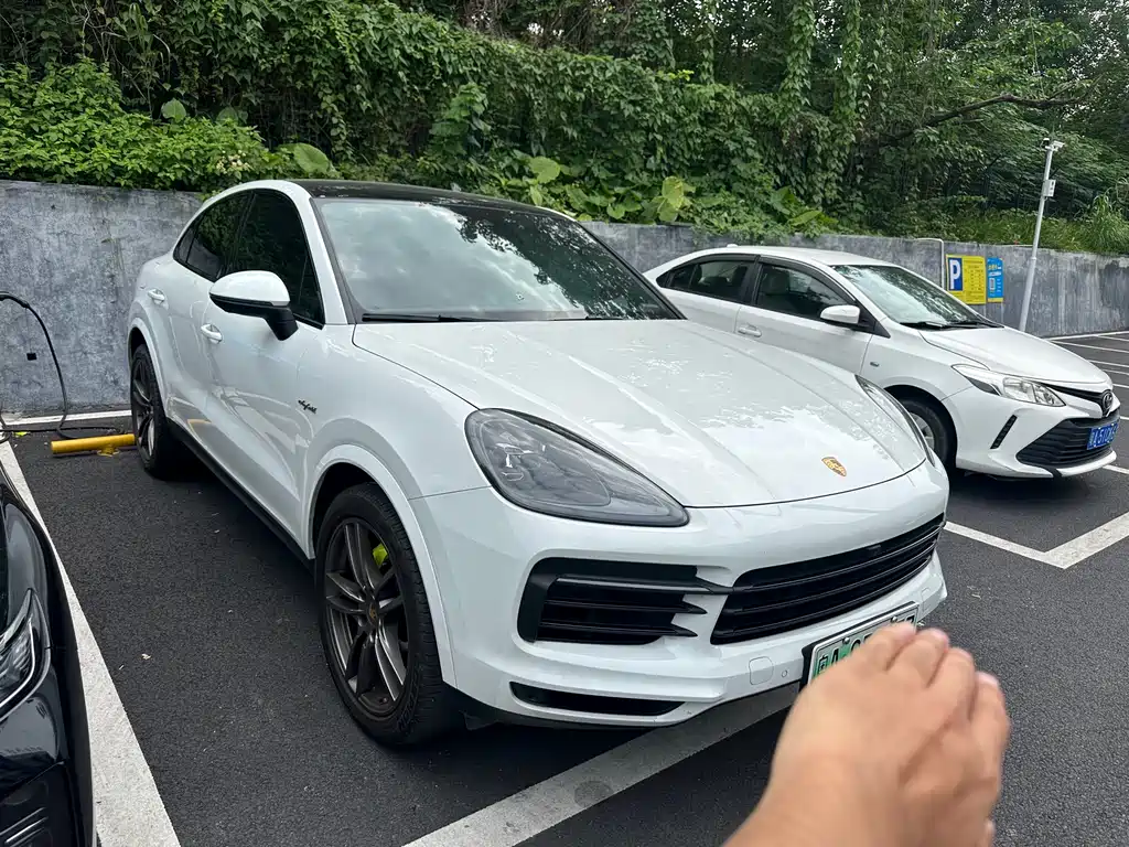 Porsche 2023 Porsche Cayenne Coupé E-Hybrid 2.0T 2023 - thumbnail 2
