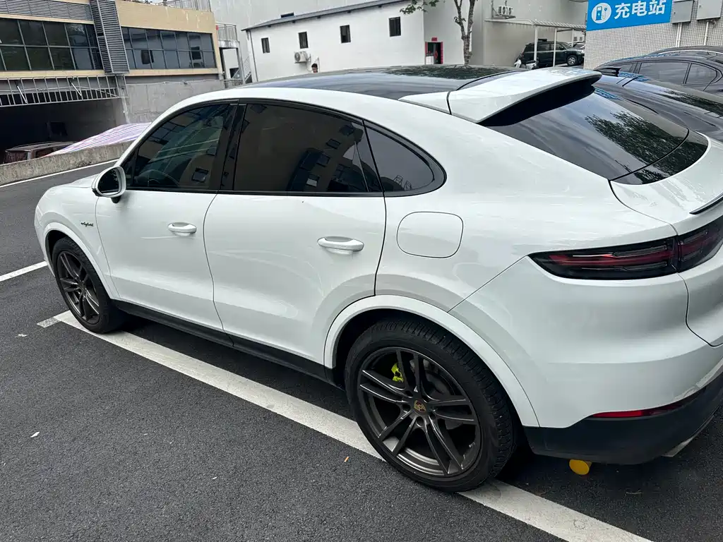 Porsche 2023 Porsche Cayenne Coupé E-Hybrid 2.0T 2023 - thumbnail 4