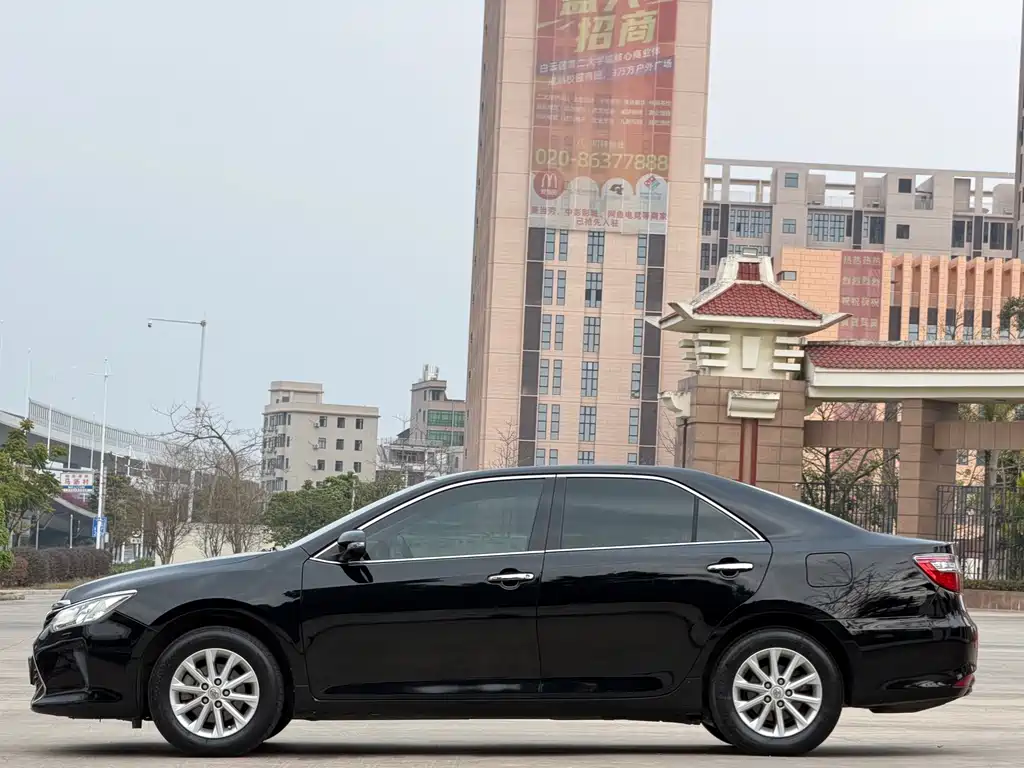 Toyota Camry 2016 2.5G 10th Anniversary Luxury Navigation Edition 2016 - thumbnail 7