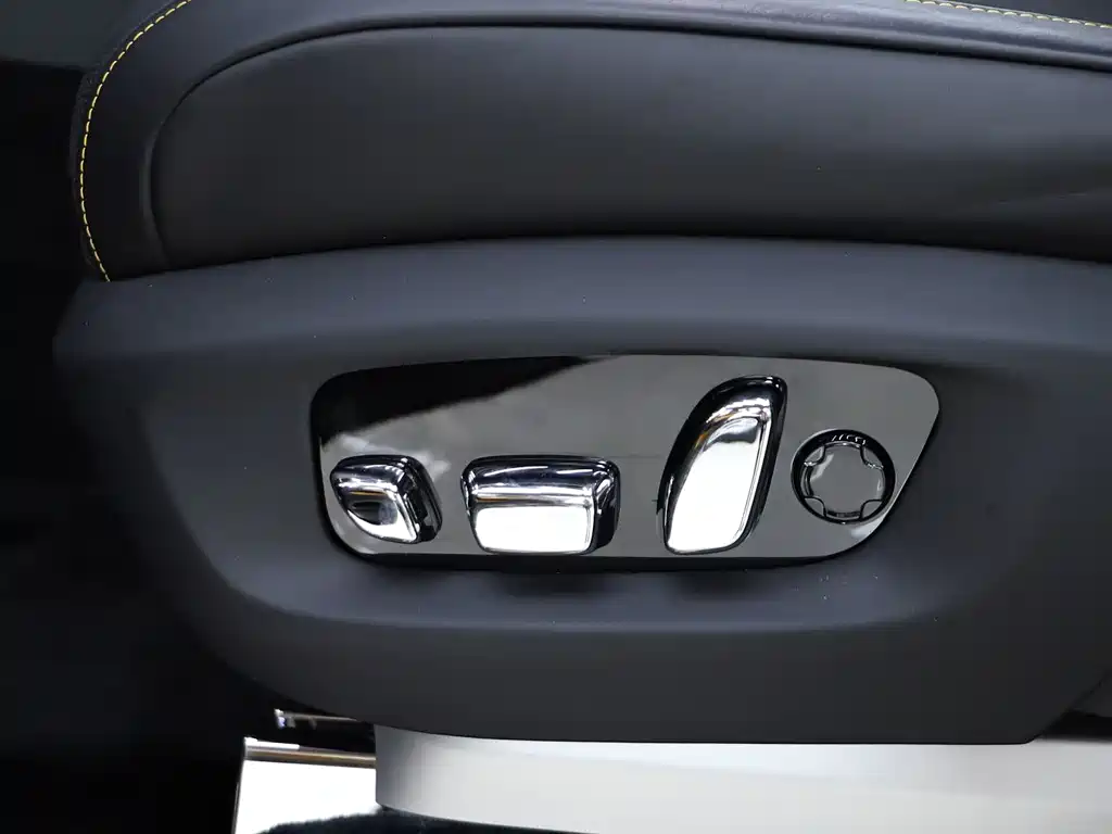 Rolls-Royce Cullinan 2020 Black Badge 2023 - thumbnail 21