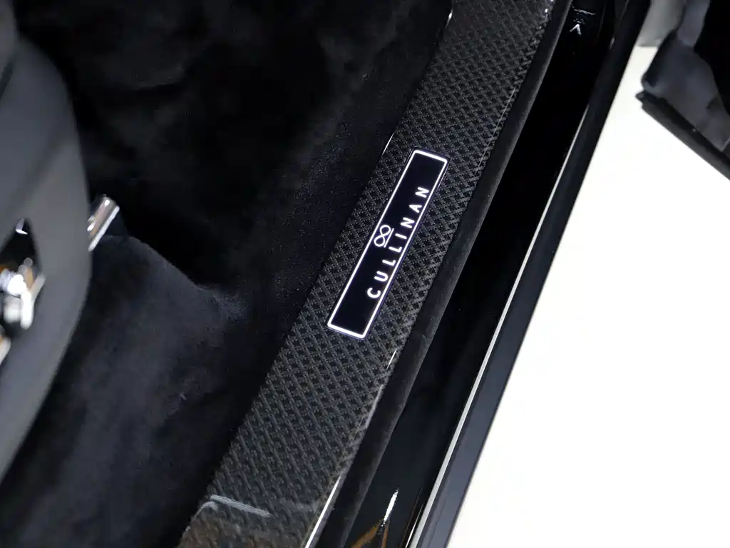 Rolls-Royce Cullinan 2020 Black Badge 2023 - thumbnail 28