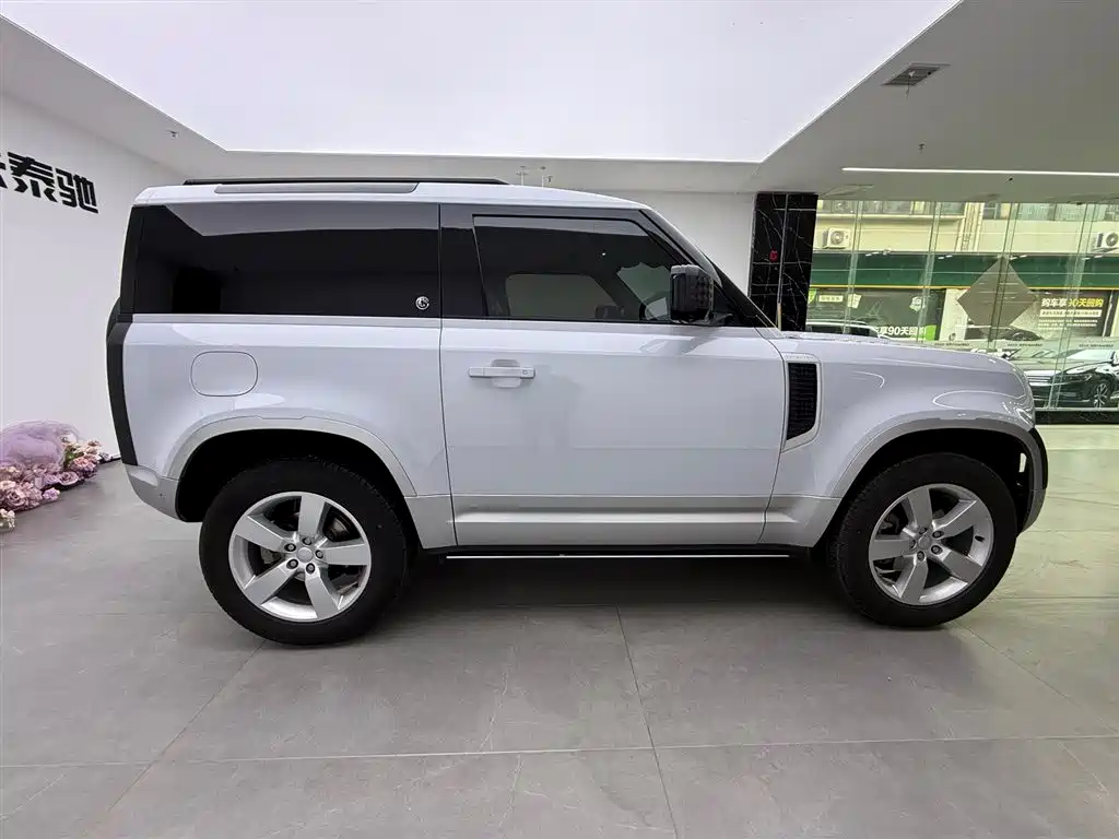 Land Rover Land Rover Defender 2022 90 2.0T P300 2023 - thumbnail 4