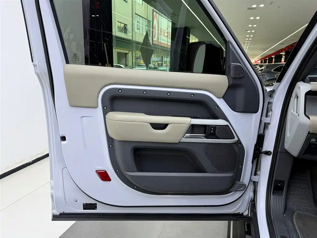 Land Rover Land Rover Defender 2022 90 2.0T P300 2023 - thumbnail 17