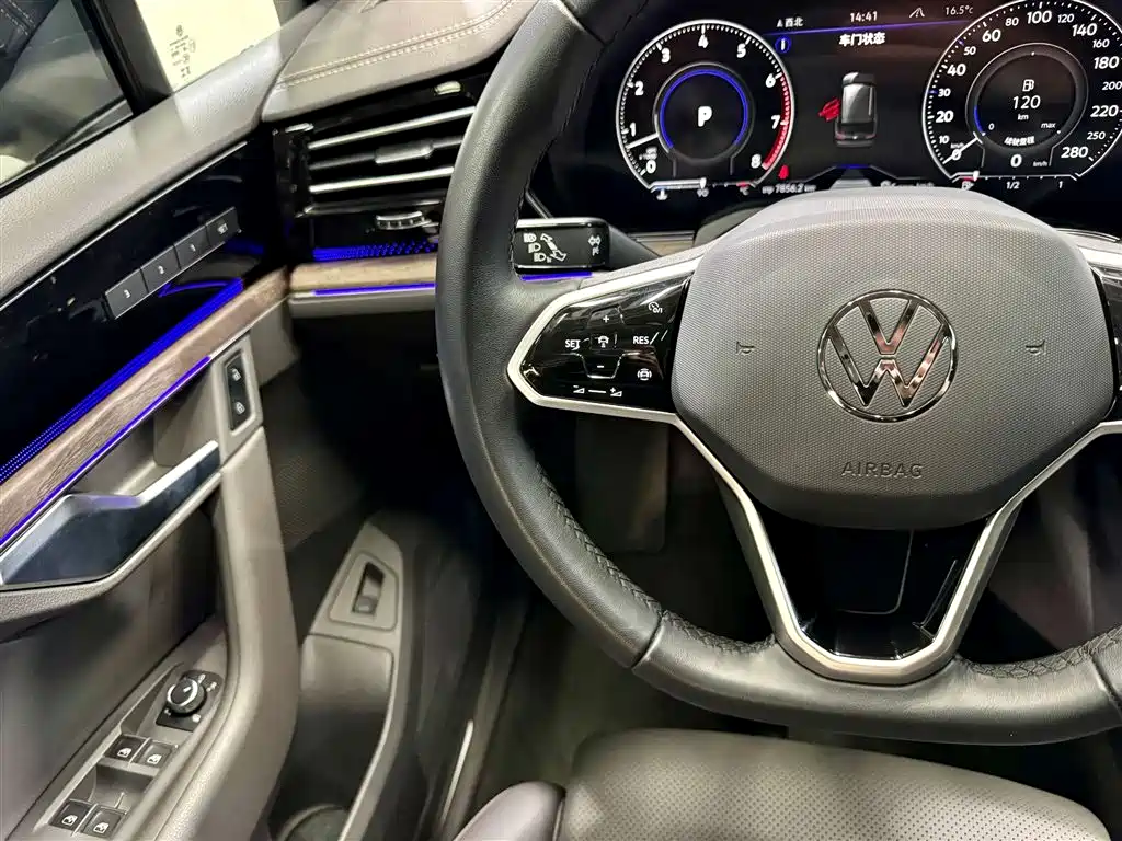 Volkswagen Volkswagen Touareg 2023 3.0TSI R-Line Black Edition 2024 - thumbnail 22
