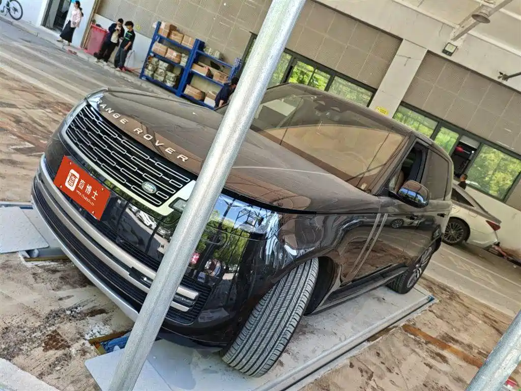 Land Rover Land Rover Range Rover 2024 3.0 L6 360PS Vogue Edition 2024 - thumbnail 4