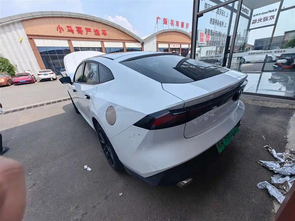 Changan Changan UNI-V iDD 2023 1.5T 113km Zhiqu (Feikuai Edition) 2023 - thumbnail 3