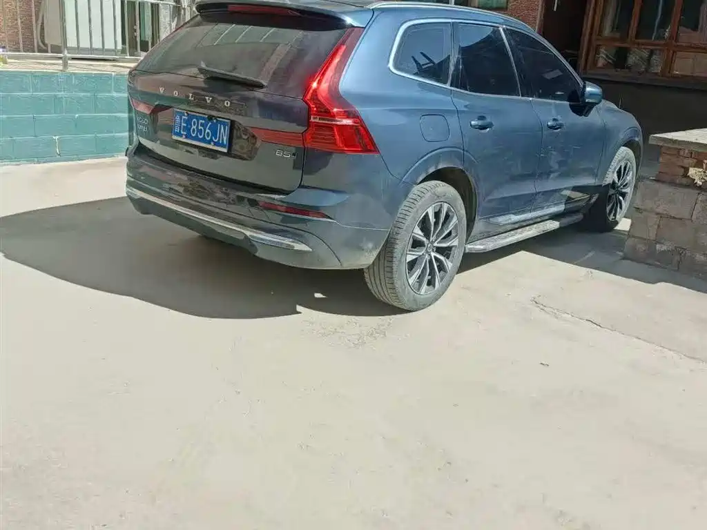 Volvo Volvo XC60 2024 B5 AWD Momentum 2023 - thumbnail 5