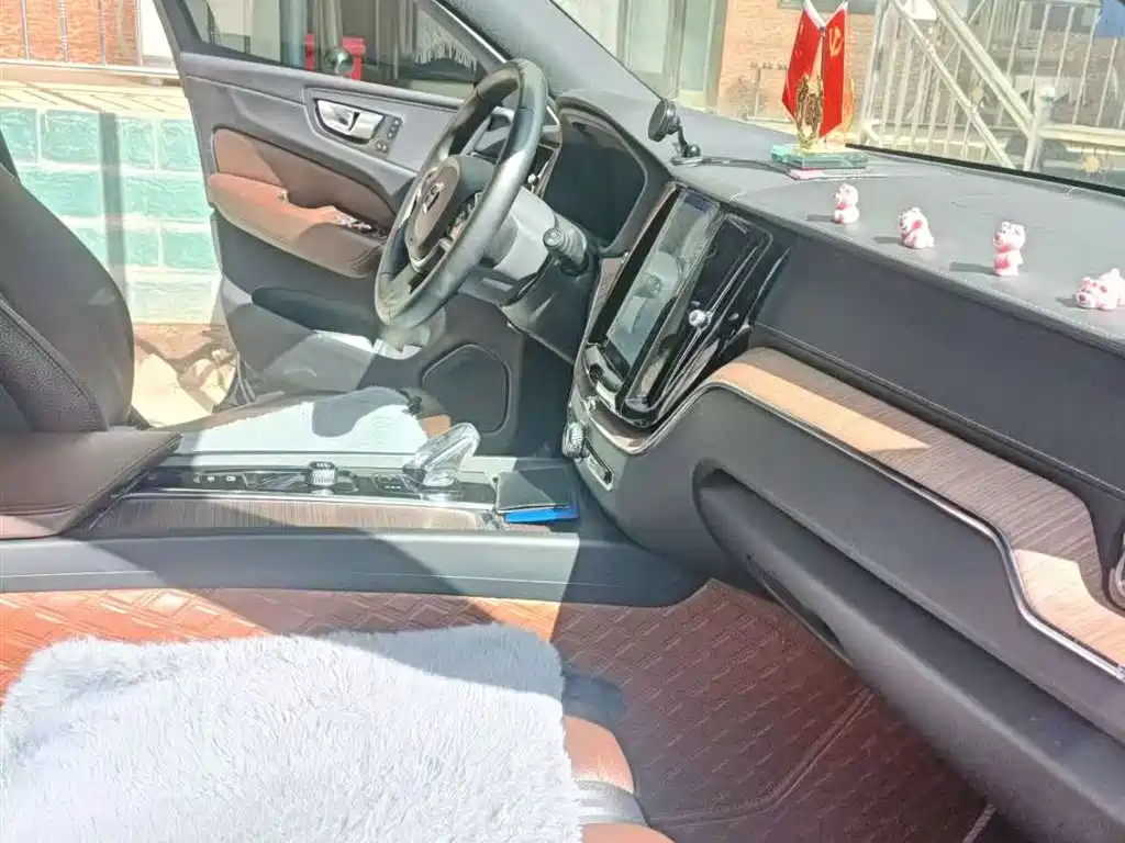 Volvo Volvo XC60 2024 B5 AWD Momentum 2023 - thumbnail 6