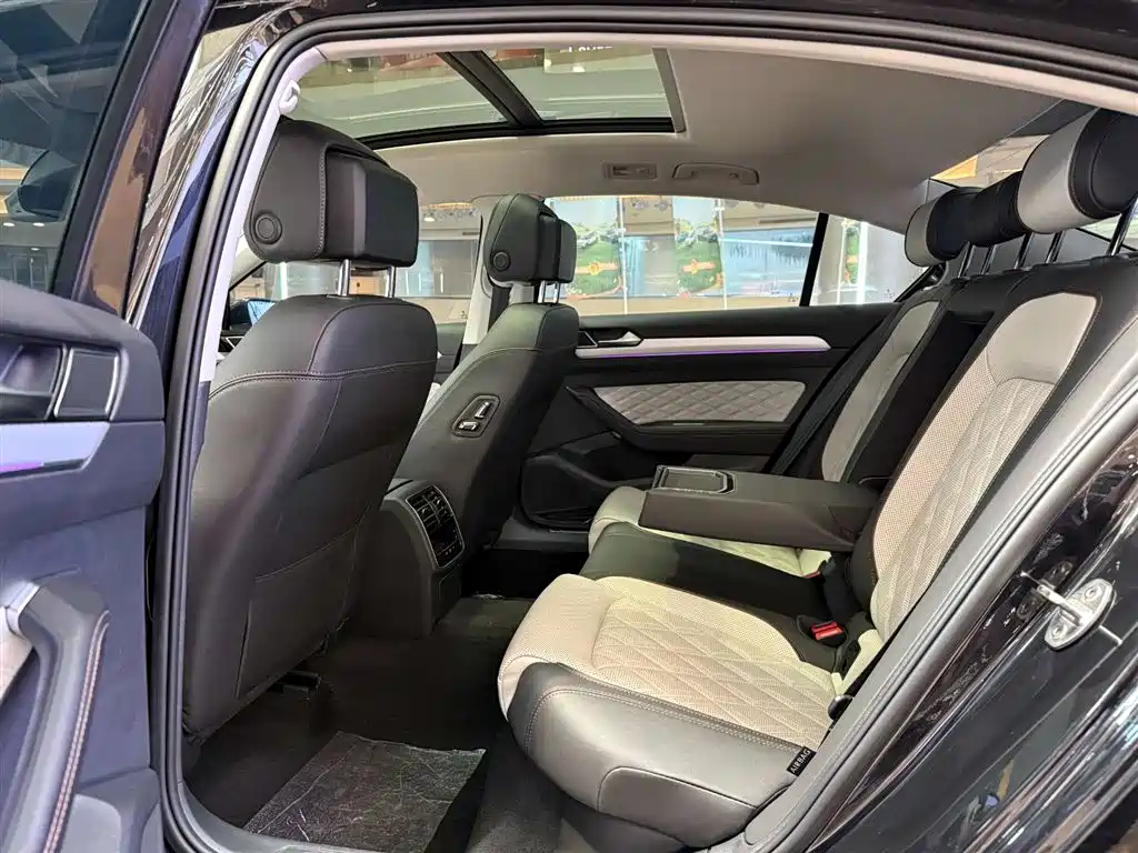 Volkswagen Magotan 2023 2 Million Units Commemorative Edition 330TSI DSG Luxury 2023 - thumbnail 9
