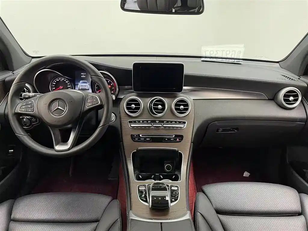 Mercedes-Benz Mercedes-Benz GLC 2018 Updated GLC 260 4MATIC Luxury Edition 2018 - thumbnail 8