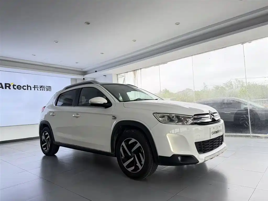 Citroën Citroen C3-XR 2015 1.6L Manual Pioneer Edition 2015 - thumbnail 2