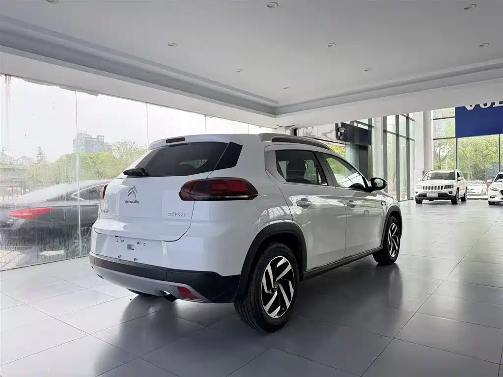 Citroën Citroen C3-XR 2015 1.6L Manual Pioneer Edition 2015 - thumbnail 4