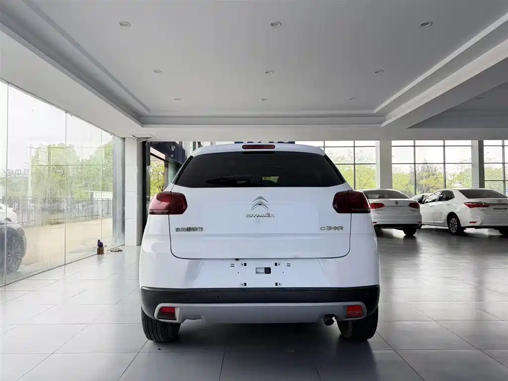Citroën Citroen C3-XR 2015 1.6L Manual Pioneer Edition 2015 - thumbnail 5