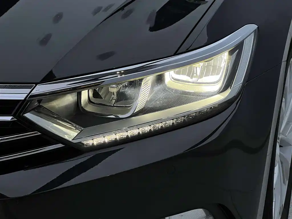 Volkswagen Magotan 2018 Facelift 330TSI DSG Luxury 2019 - thumbnail 4