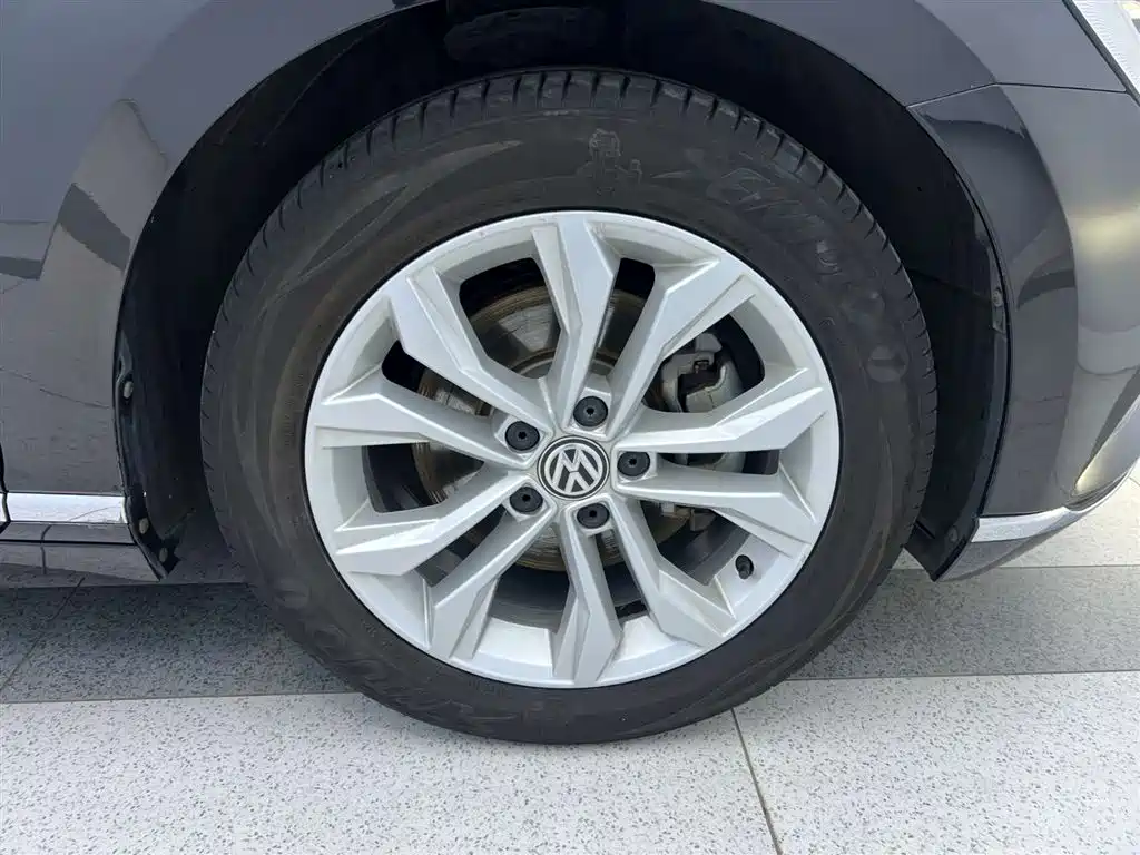 Volkswagen Magotan 2018 Facelift 330TSI DSG Luxury 2019 - thumbnail 6