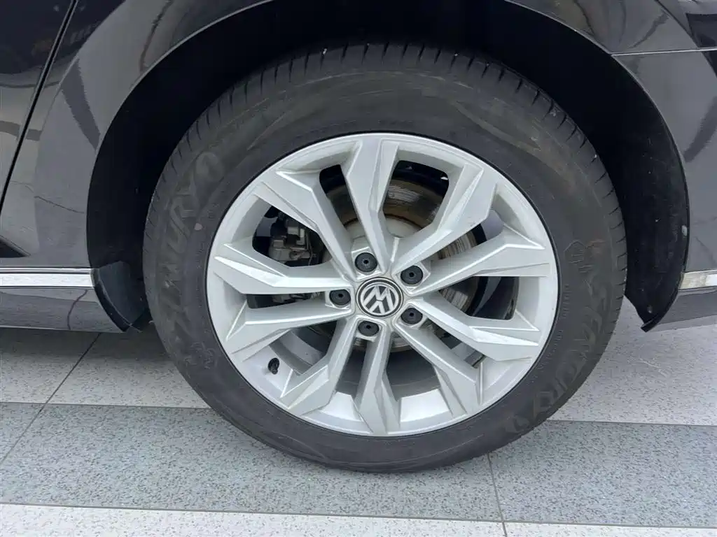 Volkswagen Magotan 2018 Facelift 330TSI DSG Luxury 2019 - thumbnail 9