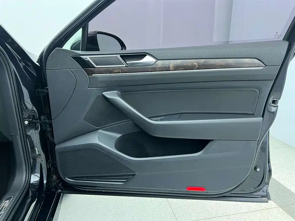 Volkswagen Magotan 2018 Facelift 330TSI DSG Luxury 2019 - thumbnail 16