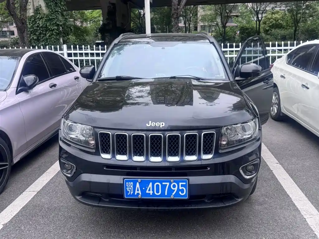 Jeep 2014 Jeep Compass (Import) 2.4L 4WD Comfort Edition 2016 - thumbnail 3