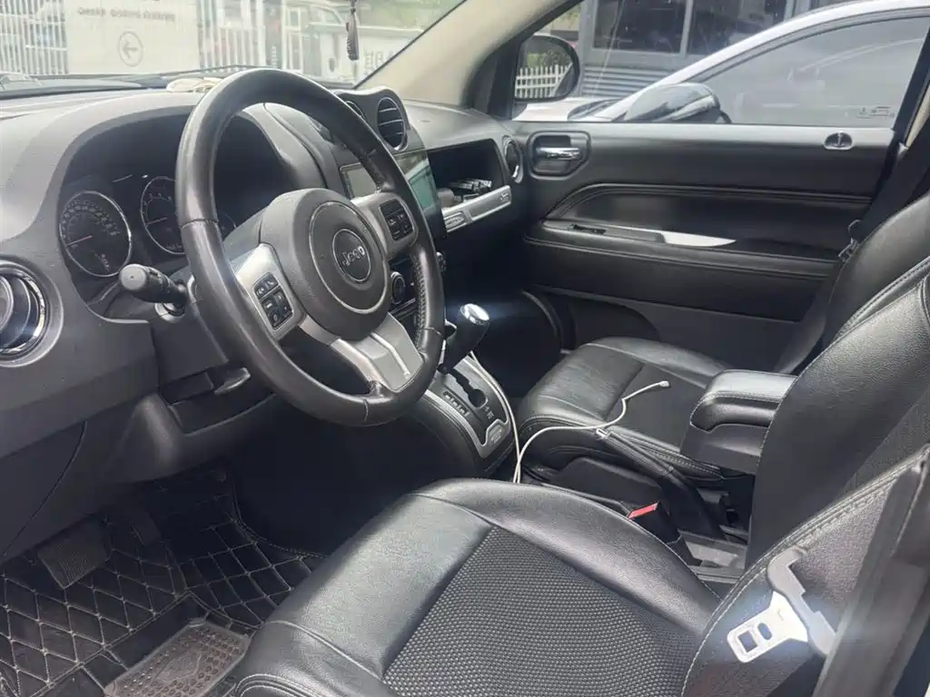 Jeep 2014 Jeep Compass (Import) 2.4L 4WD Comfort Edition 2016 - thumbnail 5