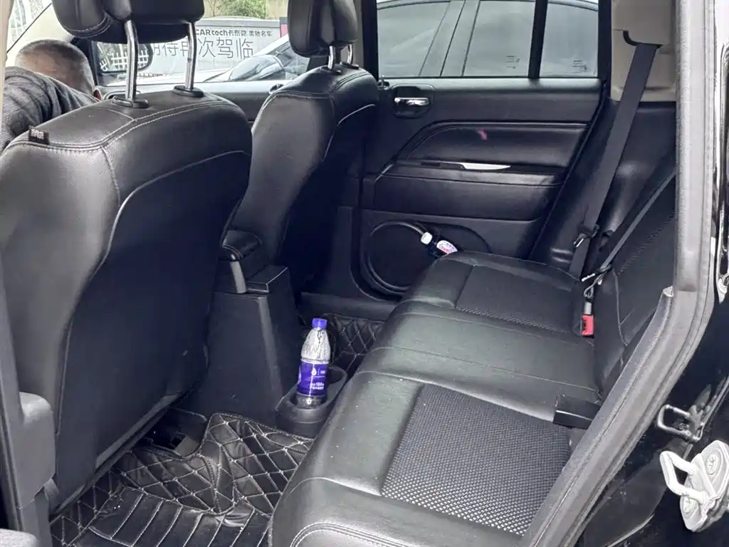 Jeep 2014 Jeep Compass (Import) 2.4L 4WD Comfort Edition 2016 - thumbnail 6