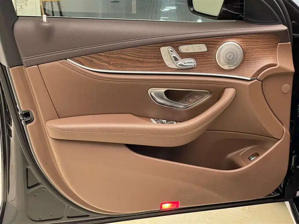 Mercedes-Benz Mercedes-Benz E 300 L Luxury 2022 - thumbnail 12