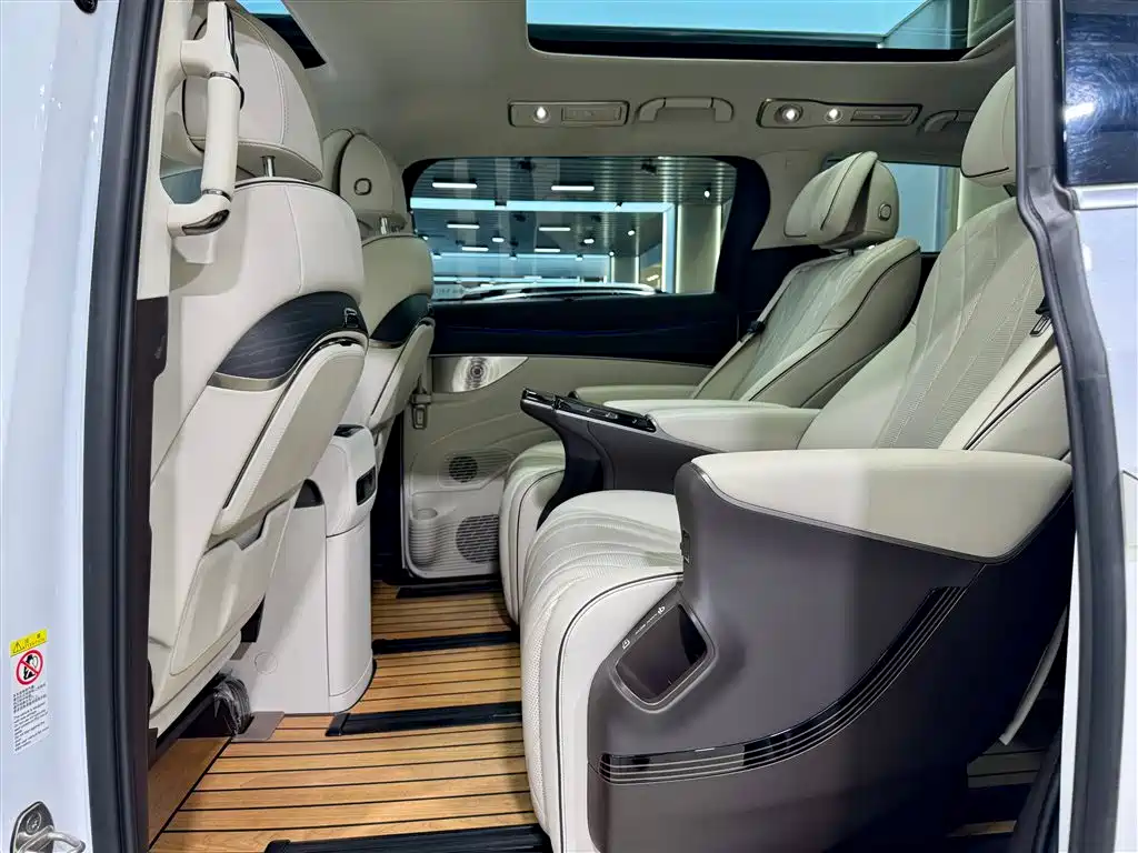 Denza Denza D9 2024 DM-i 980 AWD Zunjong Edition 2024 - thumbnail 18