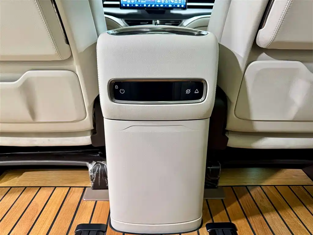Denza Denza D9 2024 DM-i 980 AWD Zunjong Edition 2024 - thumbnail 28