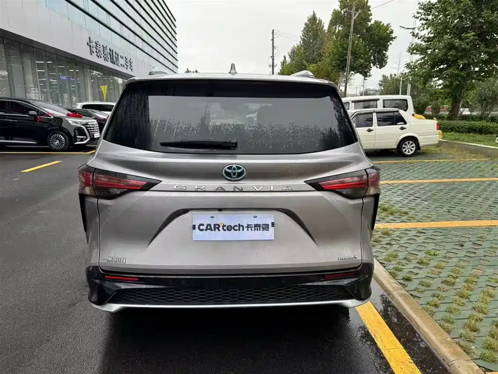 Toyota 2023 Toyota Granvia 2.5L Hybrid Premium Plus Edition 2024 - thumbnail 5